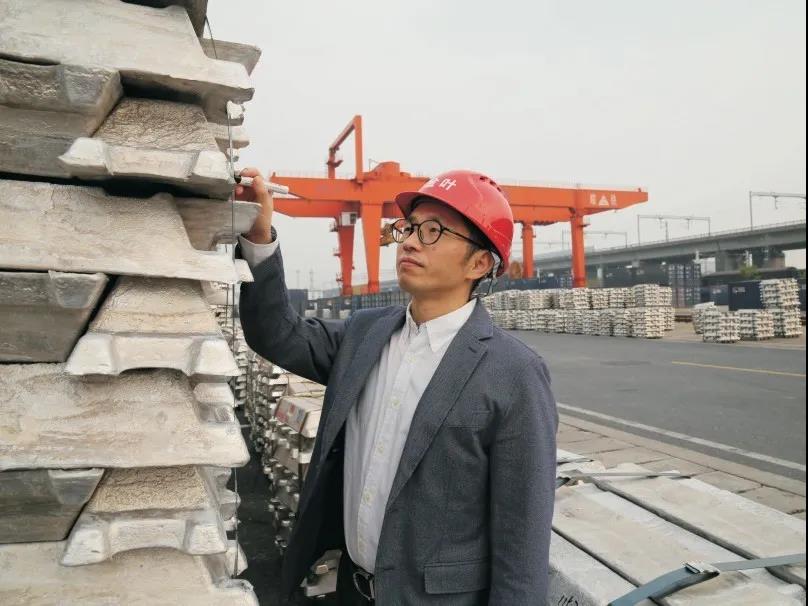 致敬勞動(dòng)者——浙江省冶金物資有限公司有色三部張王乙被評為集團(tuán)公司勞模